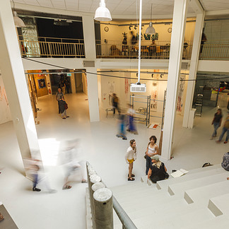 Academie Minerva Gedempte Zuiderdiep centrale hal tijdens de eindexamententoonstelling 2025