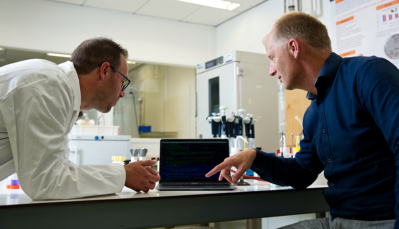 Jasper Bosman en Wynand Alkema in lab 2.jpg