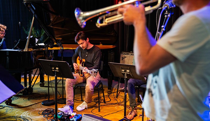 Jazzclub-ensemble-trompet-gitaar.jpg