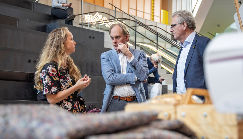 Niels en Egbert in gesprek in het Forum 2023.jpg