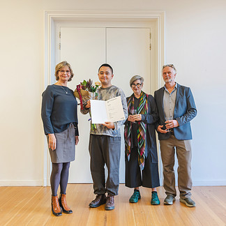 juryvoorzitter, winnaar en bestuur reisma van den burg stipendium
