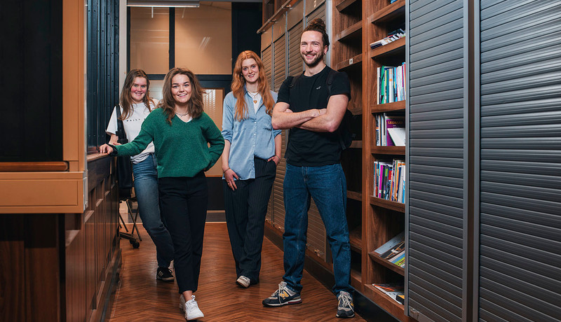 TP studenten in de gang.jpg