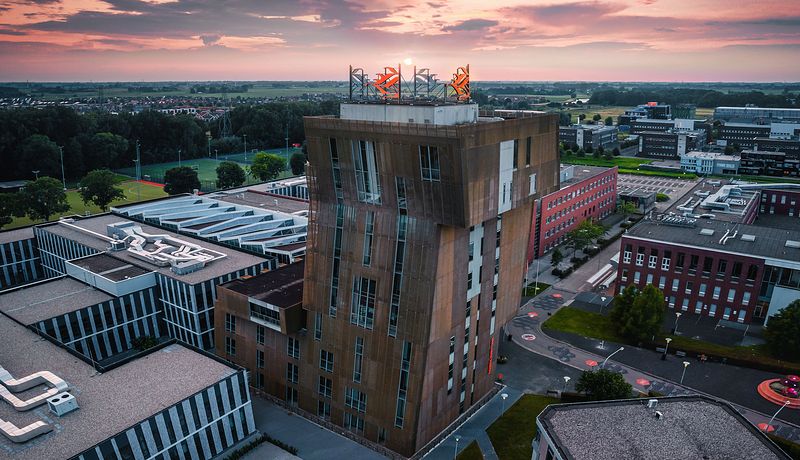 Van OlstBorg en omliggende gebouwen zondersondergang 2021