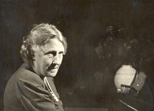 Andrea Elkenbracht aan de vleugel