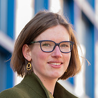 Profielfoto van Anne Bonvanie, gemaakt voor een gebouw