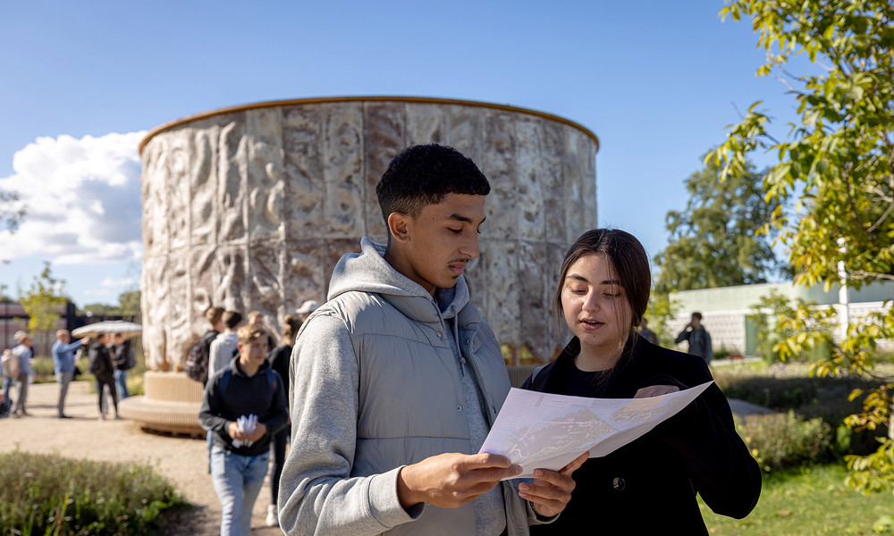 Studenten bij biobased en circulair gebouw