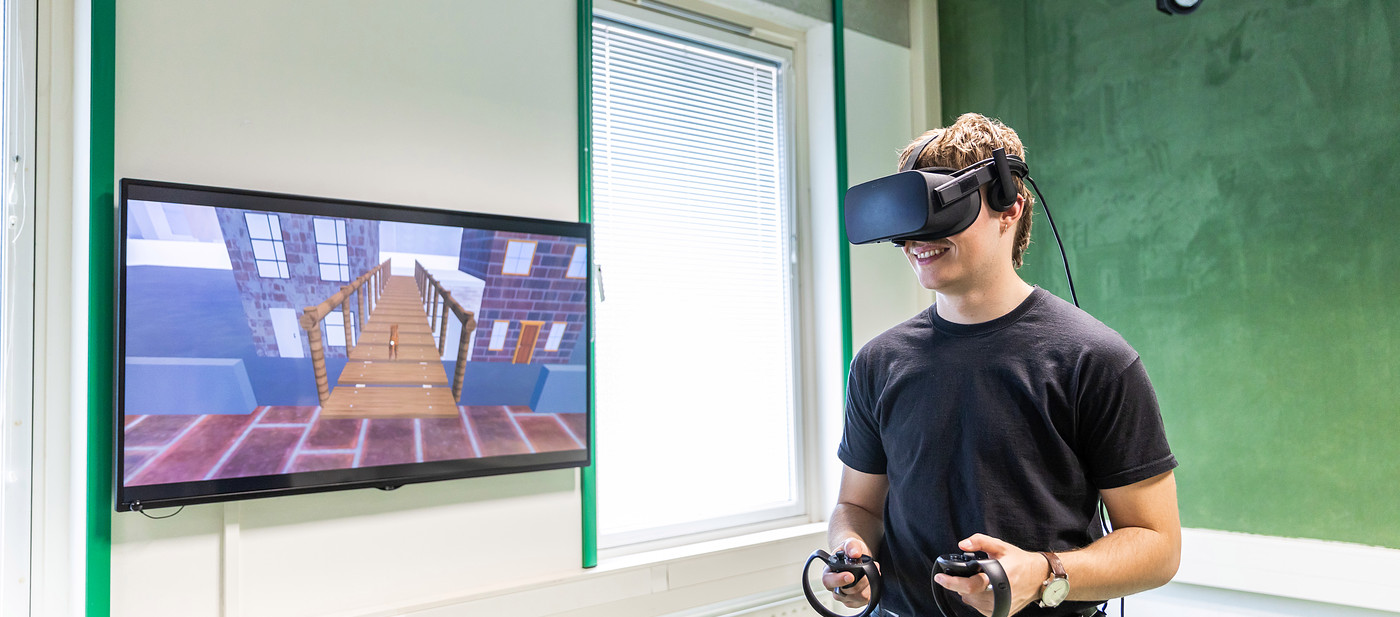 communication & multimedia design student VR