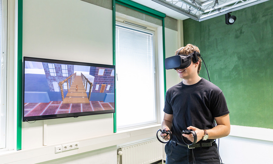 communication & multimedia design student VR