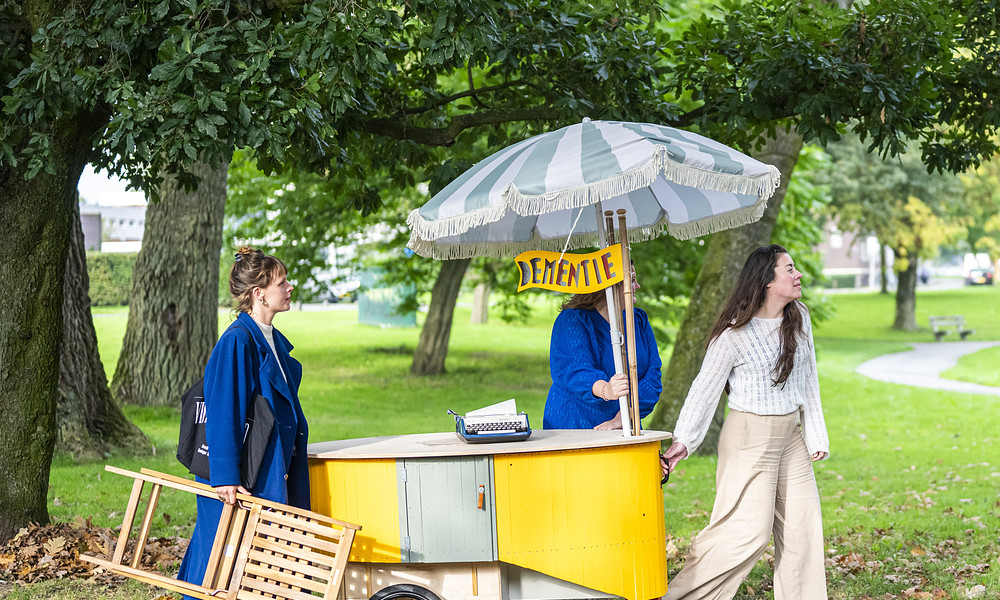 DeMensPlek Karavaan rijdt