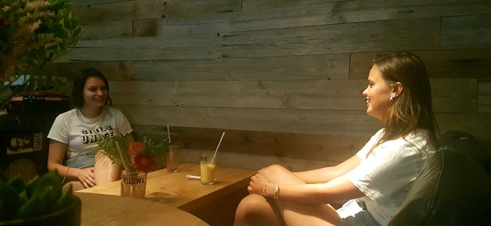 deventer studentenstad Halima (l) en Carlijn.jpeg