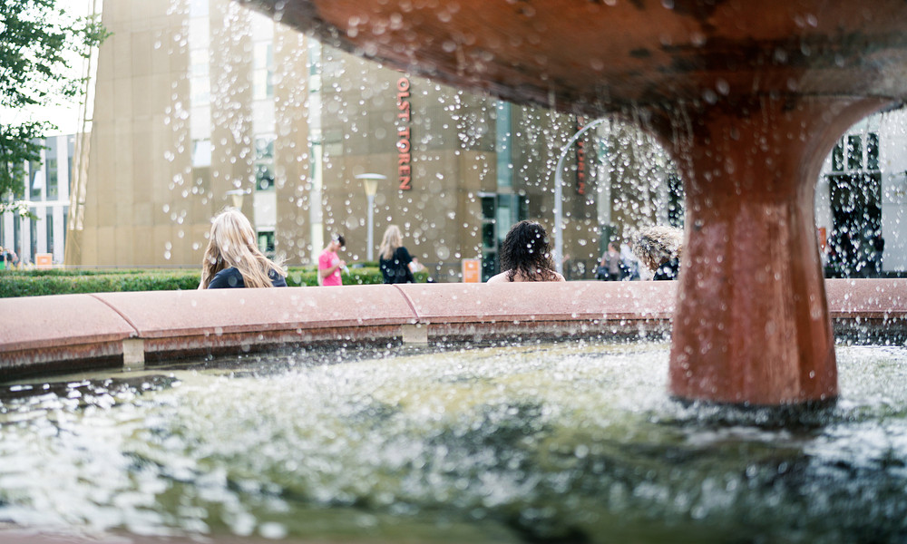 Doorkijkje fontein zernikecampus