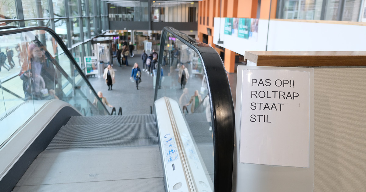 Hoe het zit met de kapotte roltrap in het Ko Wierenga-gebouw? | SaxNow
