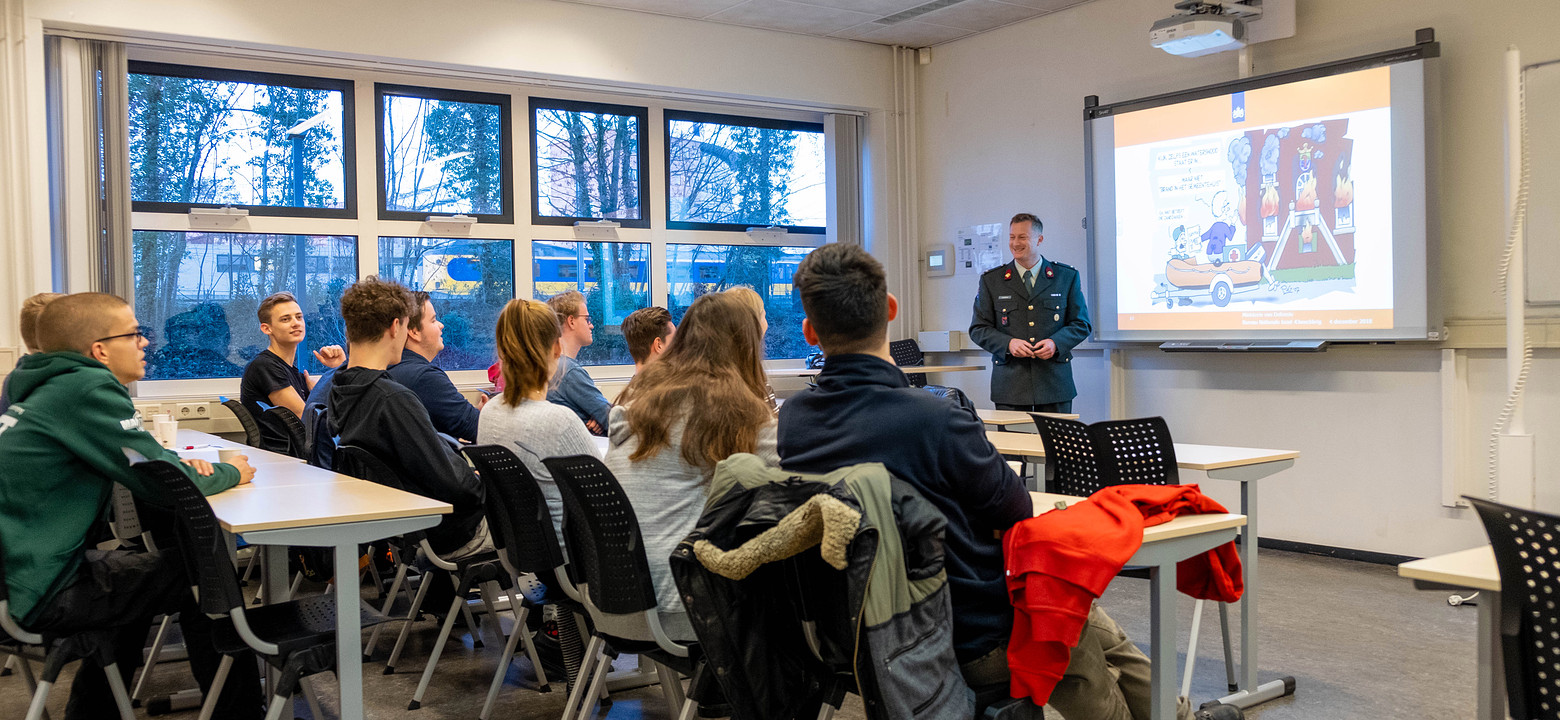 Reservist Hugo Tempelman inspireert tijdens lezing