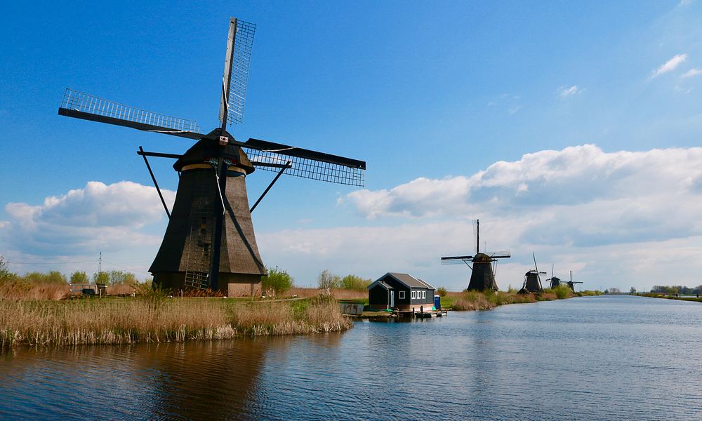 Dutch_hendrik-kuterman-rYxuV6G5asA-unsplash.jpg