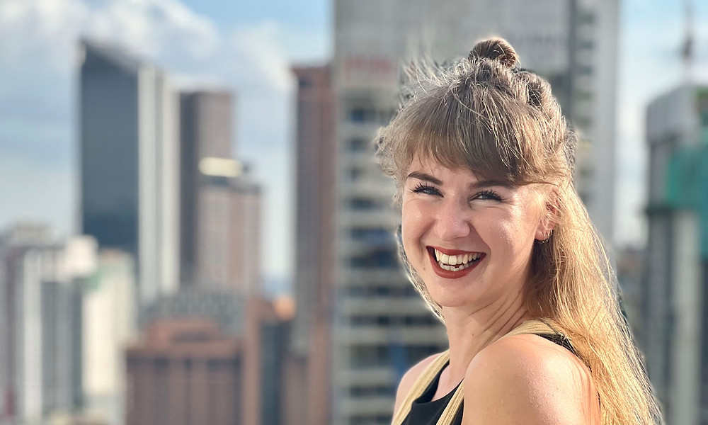 Portretfoto van een communicatie alumnus