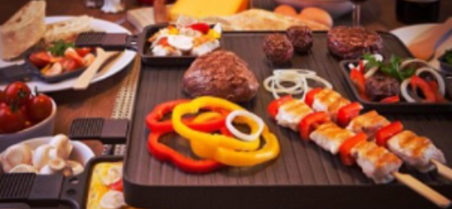 Dutch gourmet with bell pepper, meat and cheese.
