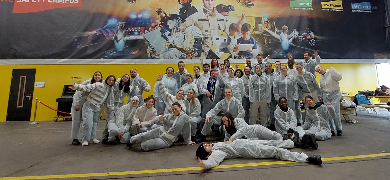 Groep studenten en docenten