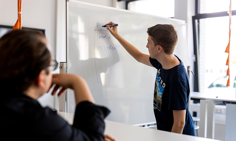 jongen voor whiteboard