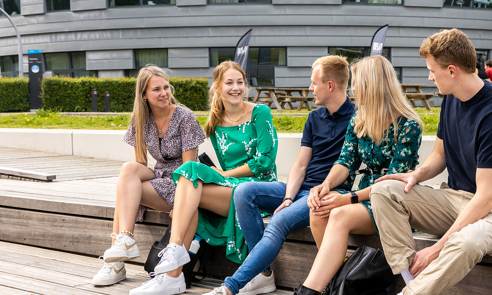 studenten op de campus