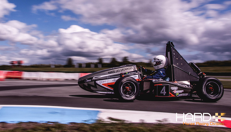 hanze racing division car on track