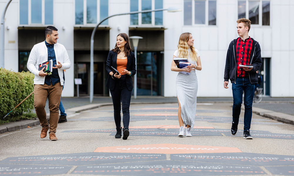 Studierende unterhalten sich