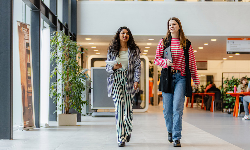 Twee studenten in de Van DoorenVeste