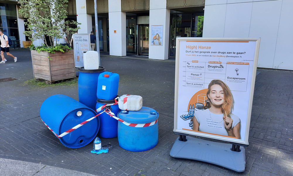 High Hanze poster en drugstonnen.jpg