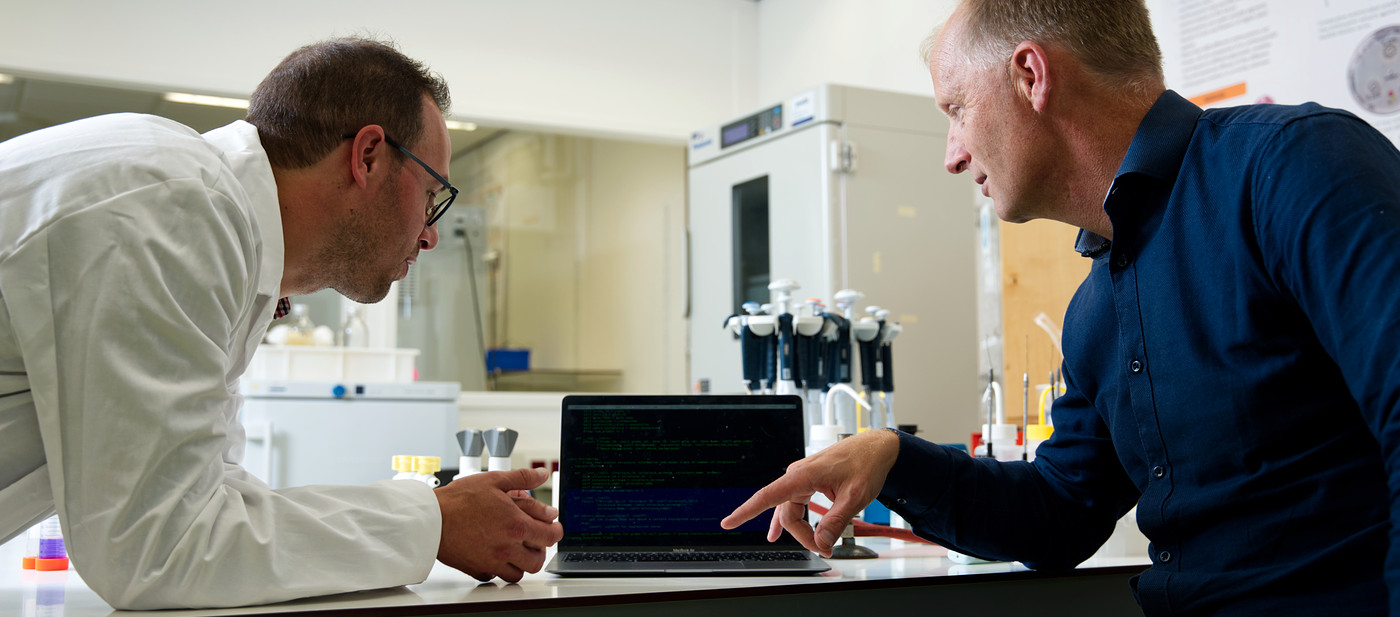 Jasper Bosman en Wynand Alkema in lab 2.jpg