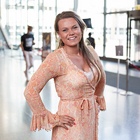 Profielfoto Jill Alink, in lichte schoolhal
