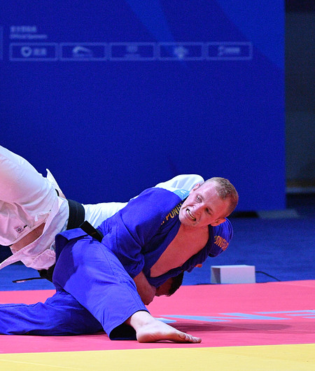Kylian Bulthuis in actie op de judomat