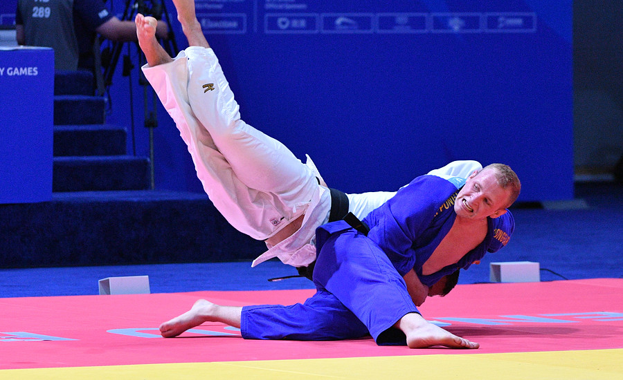 Kylian Bulthuis in actie op de judomat