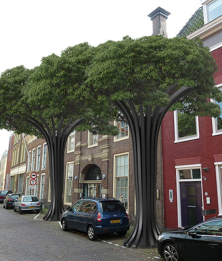 Leeuwarden_-_Grote_Kerkstraat_18_-_De_prins_van_Waldeck met nep bomen.jpg