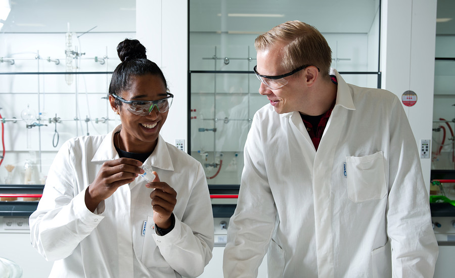 Loes Talkami en Jeffrey Buter in ZAP.jpg