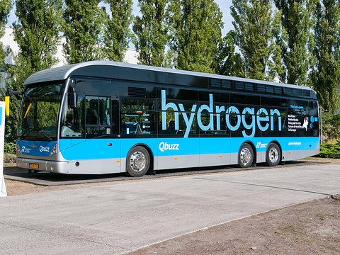 ©Maat-Blume-2560px-Van_Hool_Innotrans_2018_Berlin_P1070502.jpg