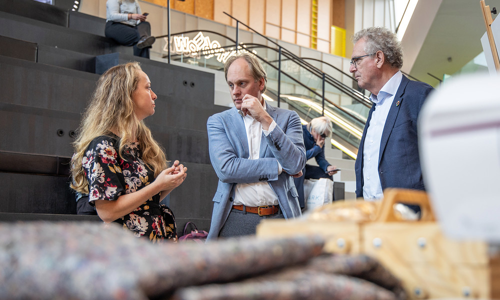 Niels en Egbert in gesprek in het Forum 2023.jpg