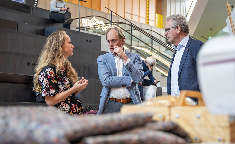 Niels en Egbert in gesprek in het Forum 2023.jpg