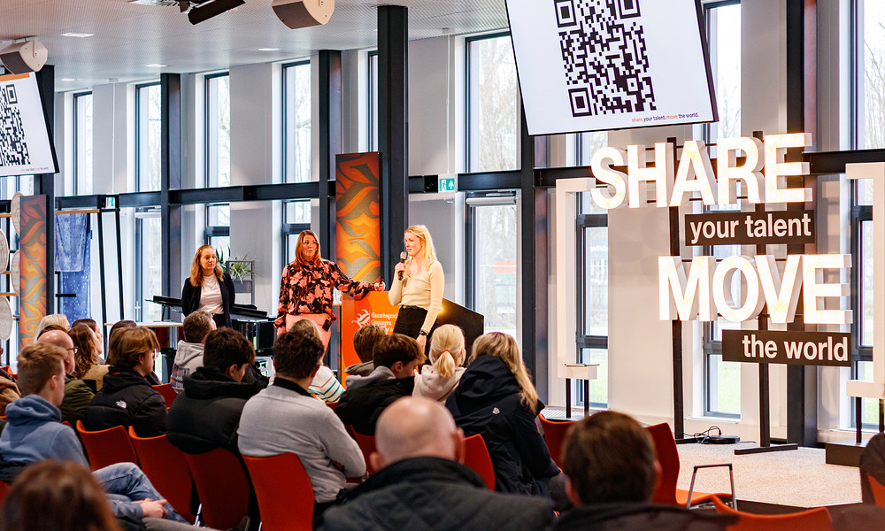 Open Dag - voorlichting in zaal 2023.jpg