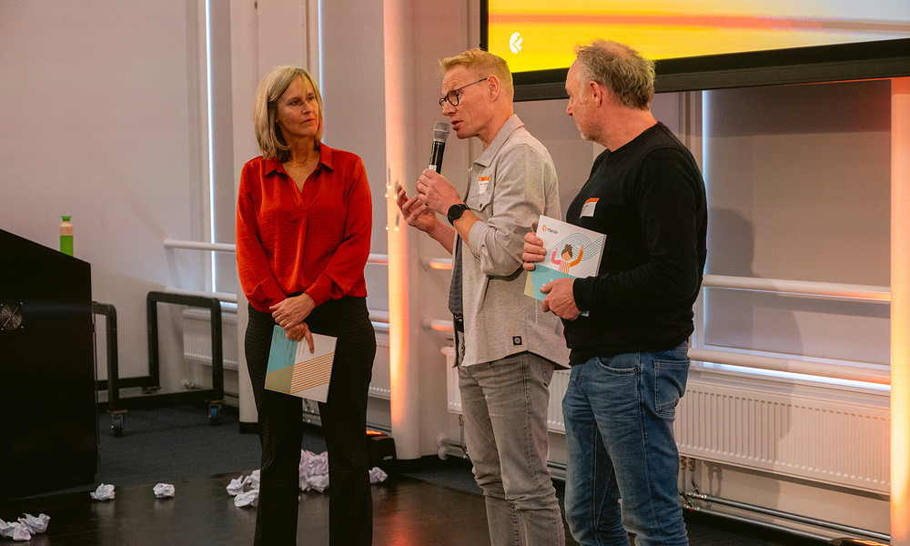 overhandiging handreiking 14 november 2024.jpg