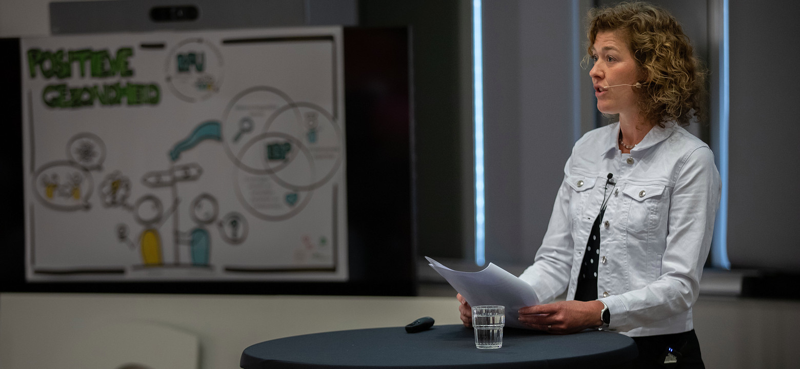 Sandra van Hogen-Koster spreekt tijdens installatie tot lector