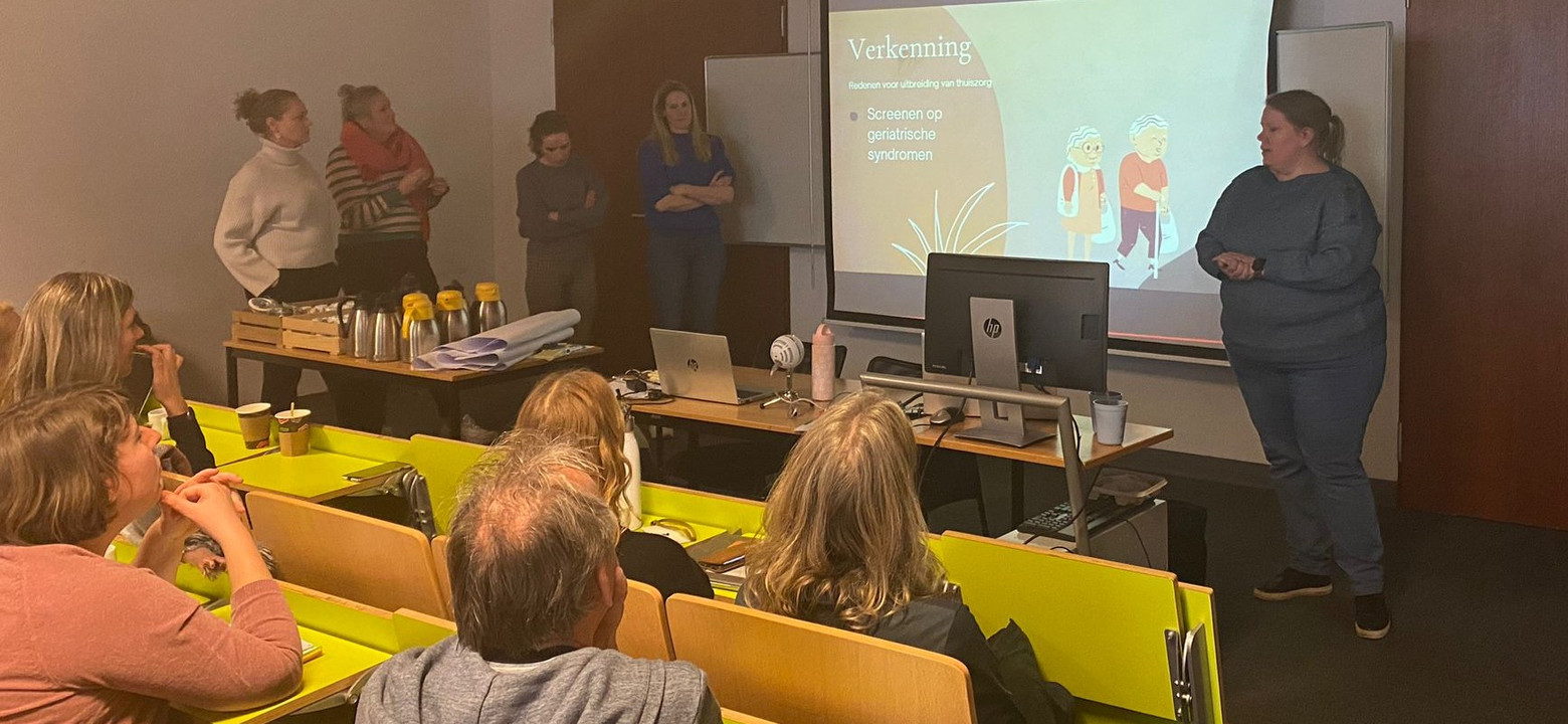 Winnaars van de hackathon: Marloes Uitslag, Rosalie Braamhaar, Marleen Bodewitz, Ellen Krabben en Dorien Maarseveen