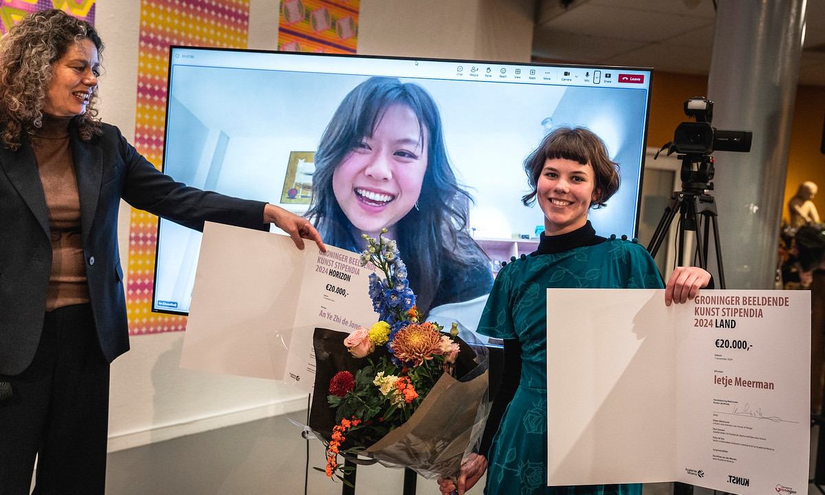 prijsuitreiking foto winnaars en wethouder