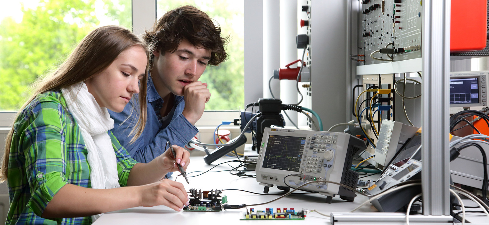 Studenten aan het werk.jpg