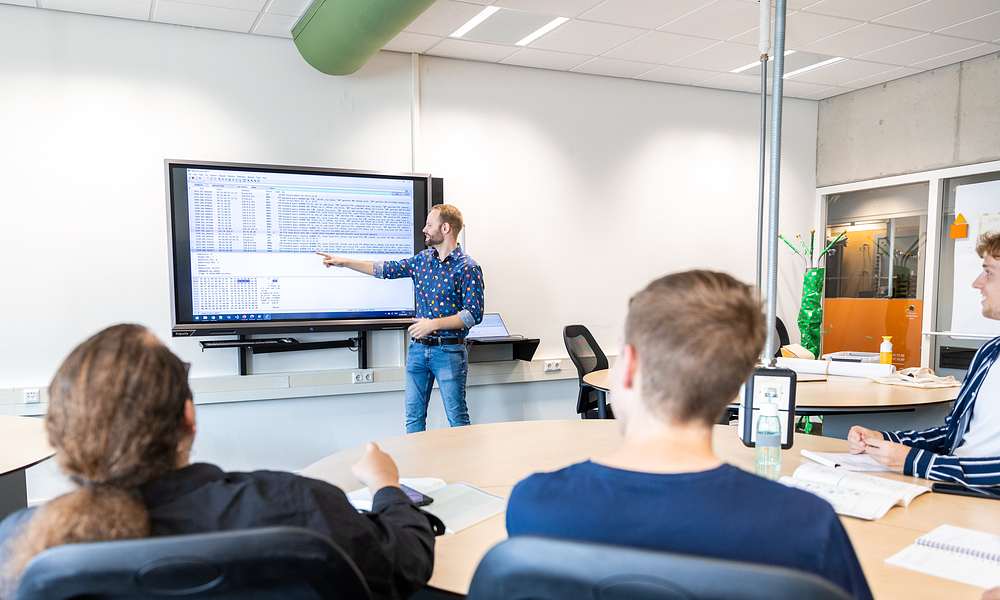 Studenten HBO-ICT krijgen les in Infrastructuur en Security