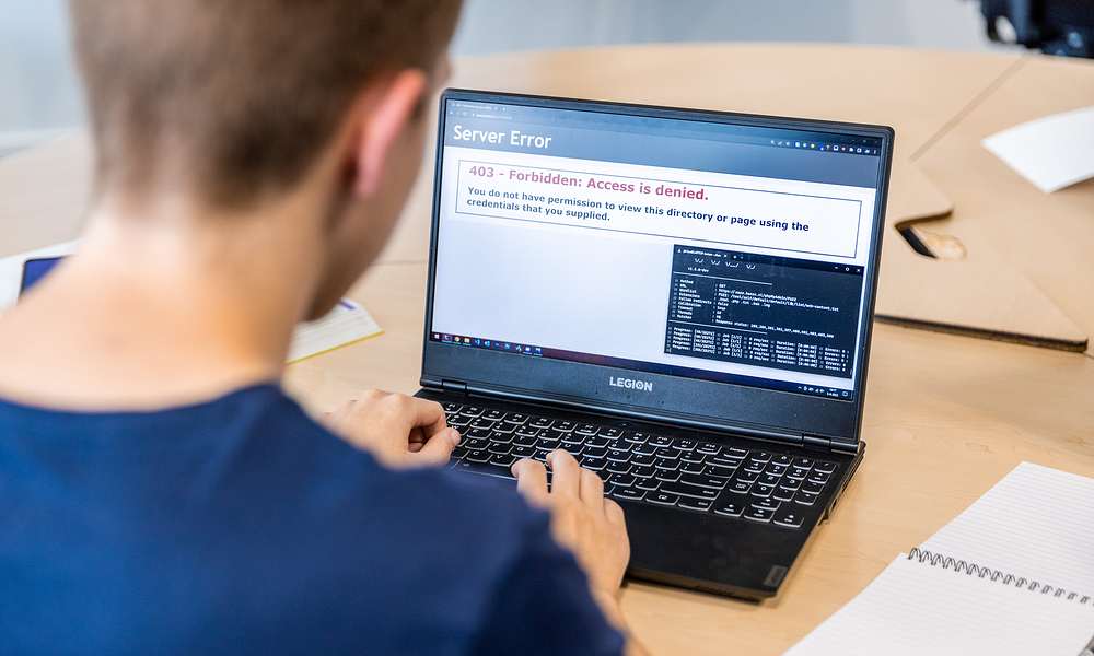 Student met server error op laptop