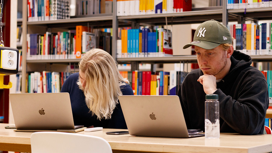 Studeren mediatheek Van OlstBorg 2023.jpg
