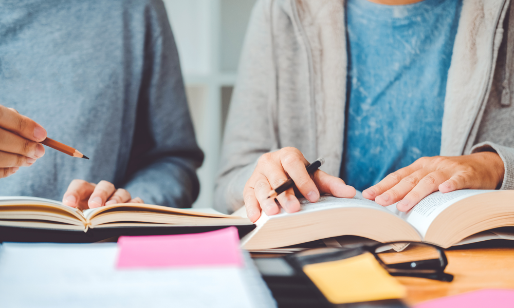 Studeren_samen_boeken.png