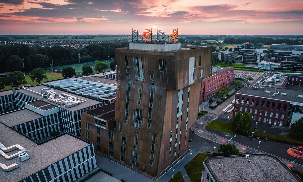 Van OlstBorg en omliggende gebouwen zondersondergang 2021
