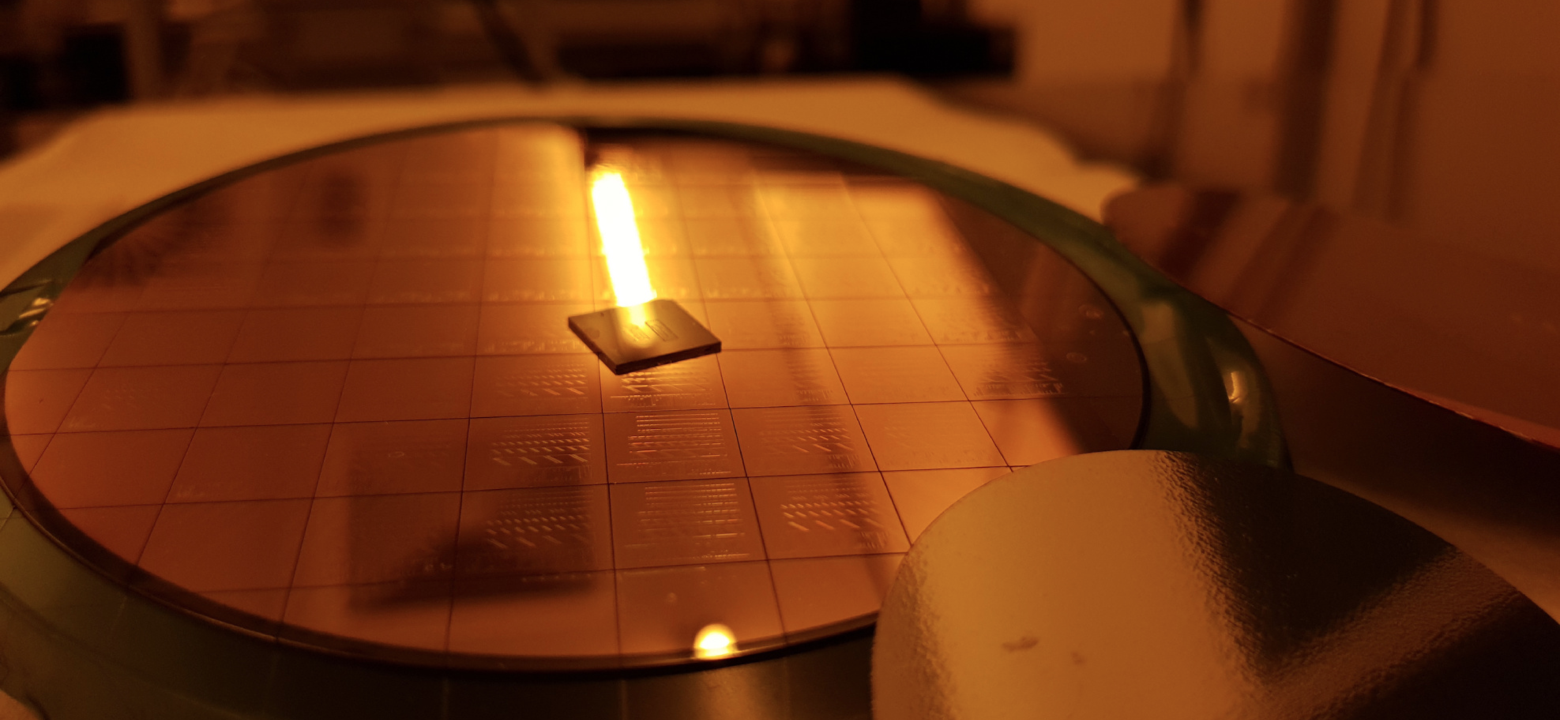 Wafer met MEMS-structuren.png