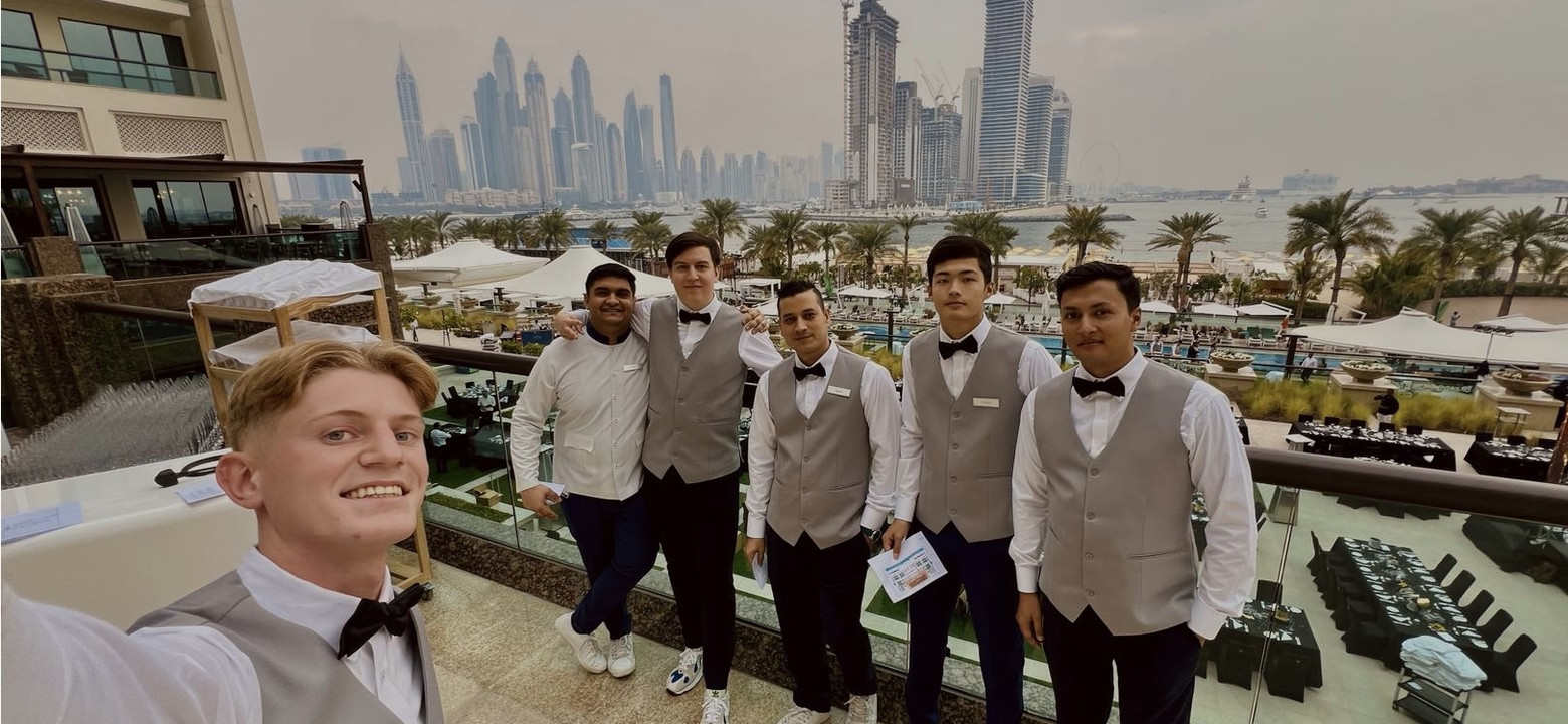 Ward loopt stage in Dubai2.jpg