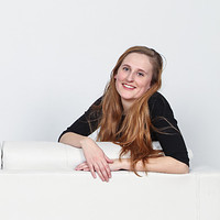 Wendel Brandsma zit op bank